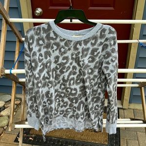 super soft women’s grey sweater, size M